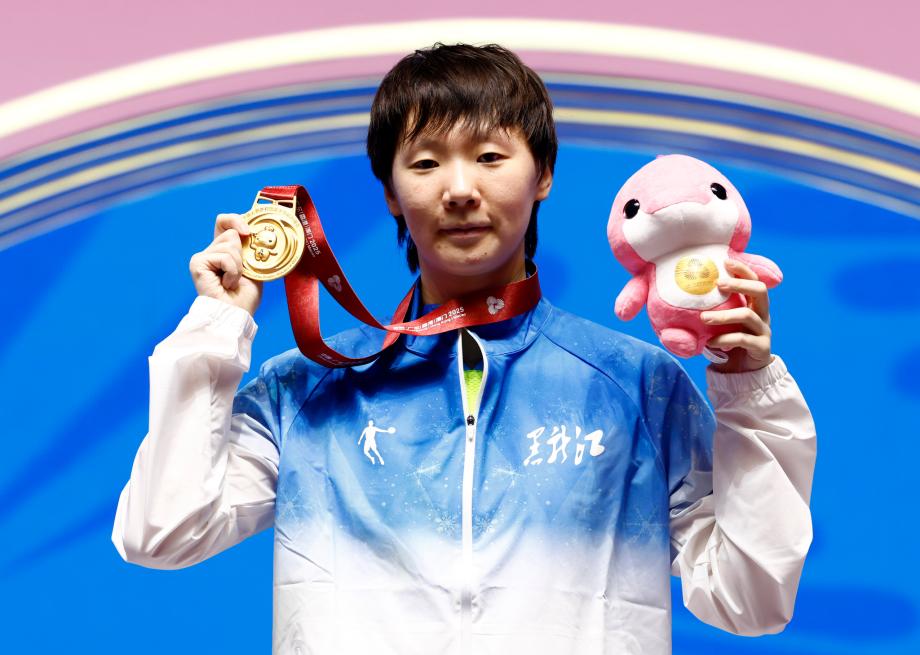 王曼昱全运会女单卫冕 孙颖莎救4赛点摘银